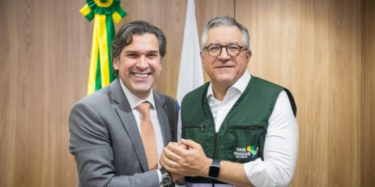Isnaldo Bulhões discute construção de hospitais e manutenção da saúde básica em audiência com o ministro da Saúde