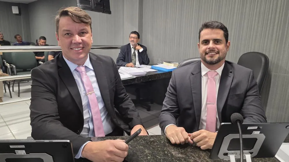 Vereadores de Arapiraca aderem à campanha de prevenção ao câncer com uso de gravata rosa