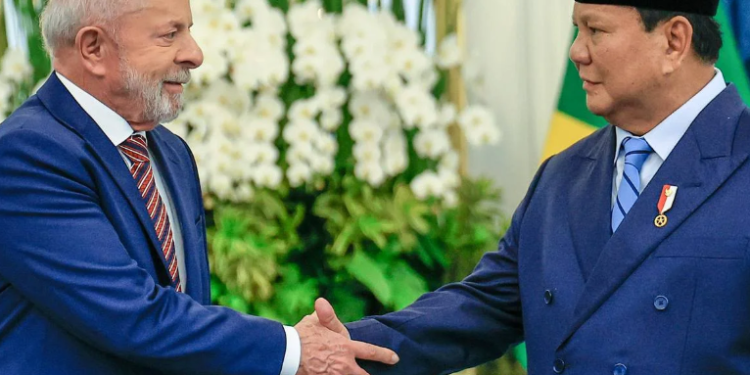 Antes de possível reunião com Trump, Lula exalta comércio sem dólar