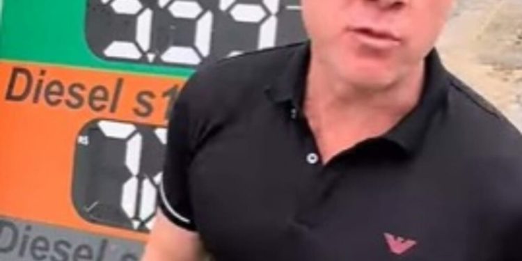 Marx Beltrão cobra redução imediata do valor da gasolina: “Se a Petrobras baixou, o preço precisa cair na bomba também”