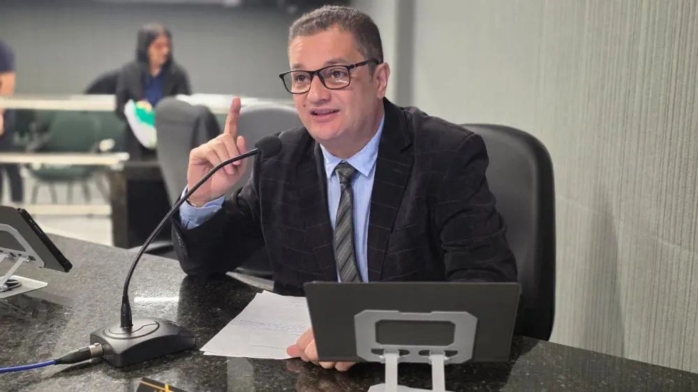 Vereador Dr. Fábio defende que o mês deve ser pautado pela luta contra o feminicídio